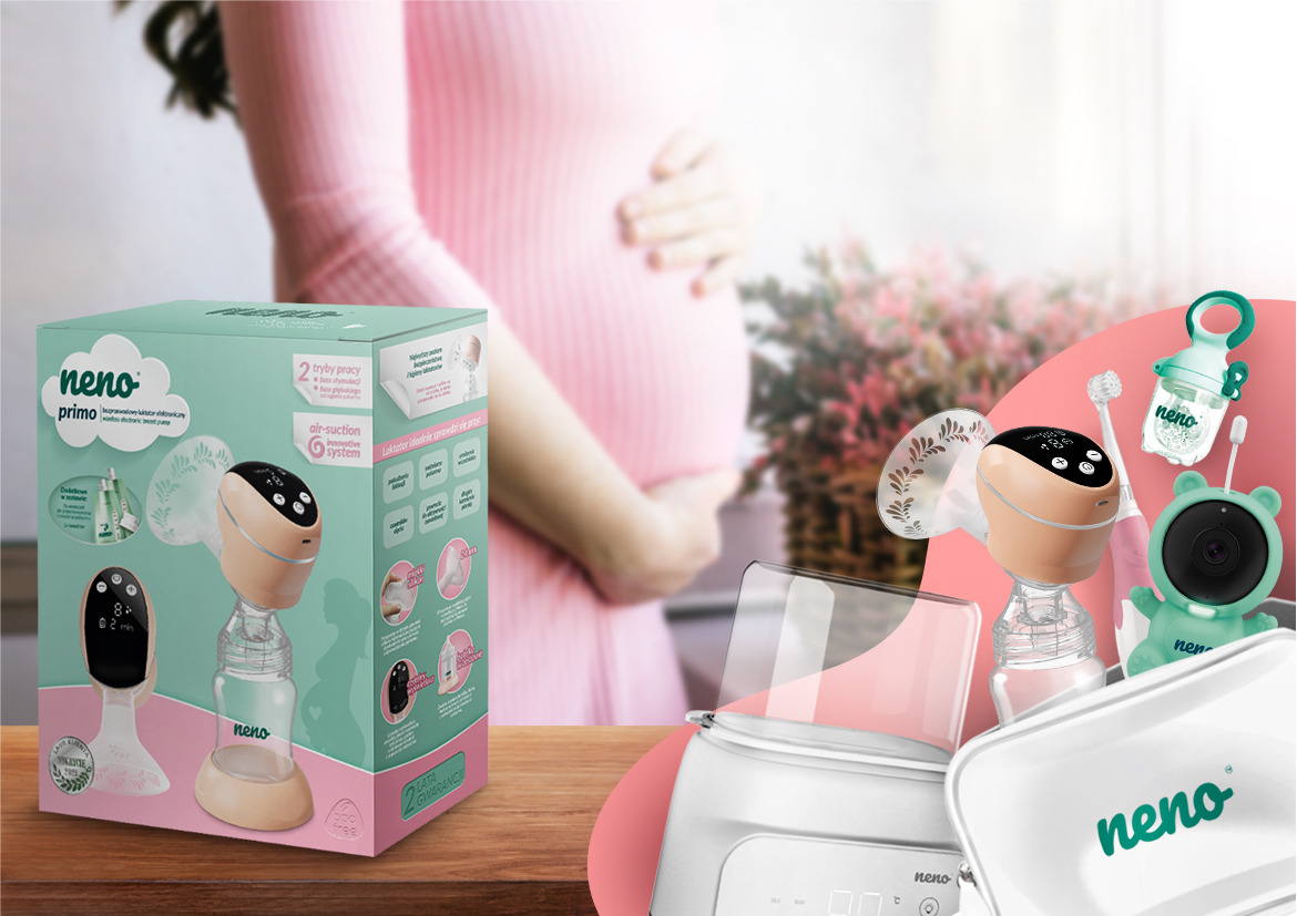 Těhotná žena a Neno layette vedle ní